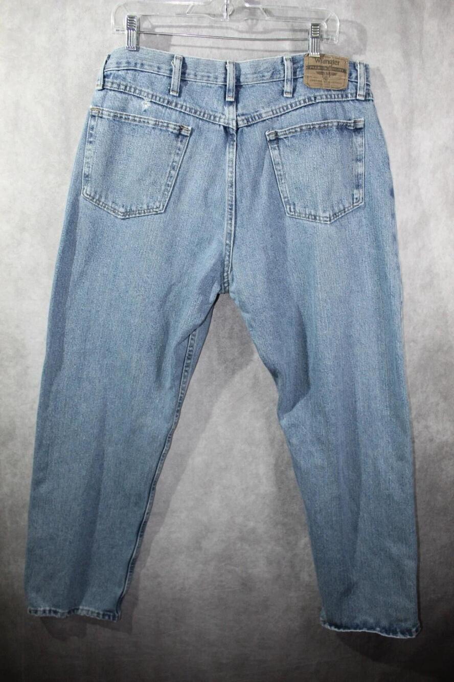 Wrangler Jeans Mens 34x30 Light Blue Denim Button Fly Relaxed Fit Tapered